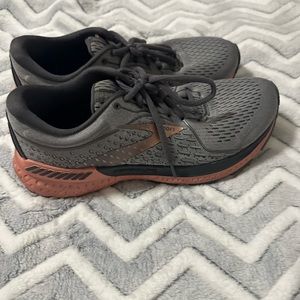 Brooks adrenaline GTS 21 grey rose gold black